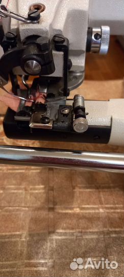 Подшивочная промышленная швейная машина