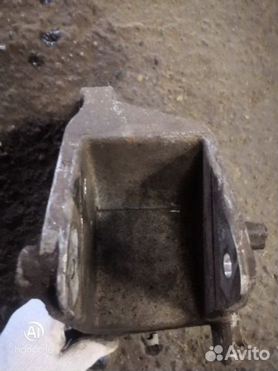 Кронштейн двигателя Chevrolet Cruze J300 F16D3