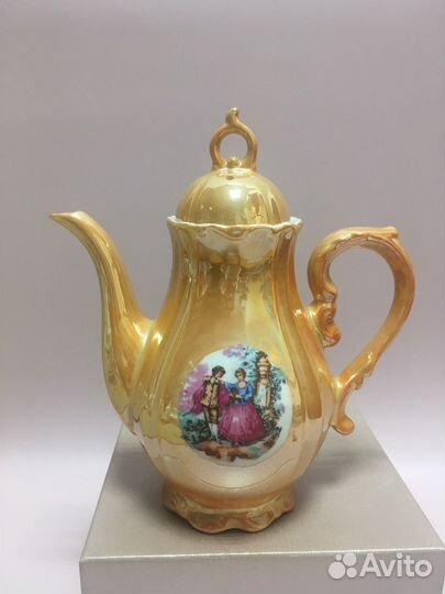 Фарфоровый кофейник