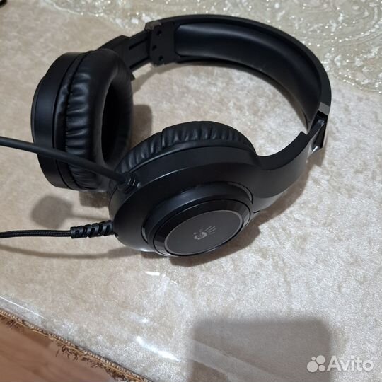 Гарнитура Bloody в идеальном, состоянии как новые