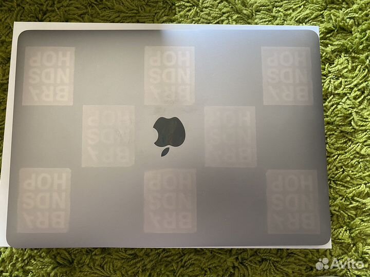 Macbook air 13 2020 i5/8 GB RAM/256 SSD