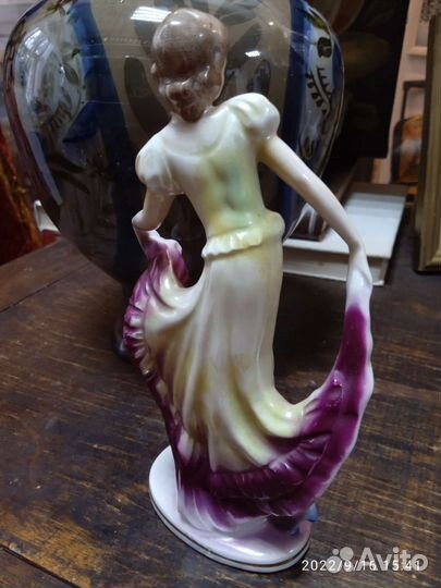 Фарфоровые статуэтки