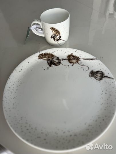 Тарелка и чашка (набор посуды)