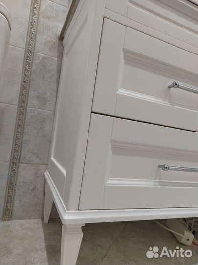 Продается зеркало с тумбой