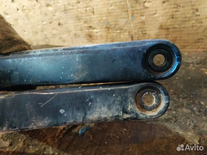 Поводок стеклоочистителя Volkswagen Jetta 5