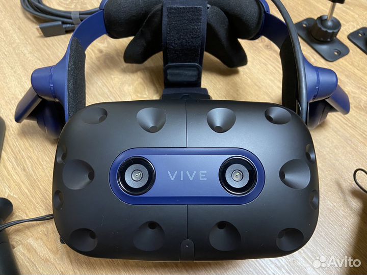 Htc vive pro 2 + valve контроллеры + базы 1.0