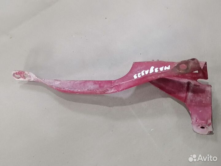 Кронштейн замка капота Mazda 323 5E 1.5 1980-1989