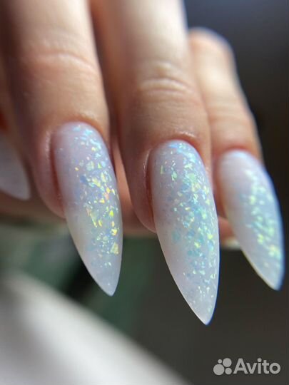 Модель на маникюр