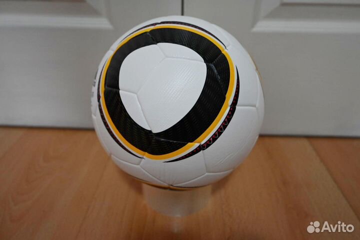Футбольный мяч adidas jabulani