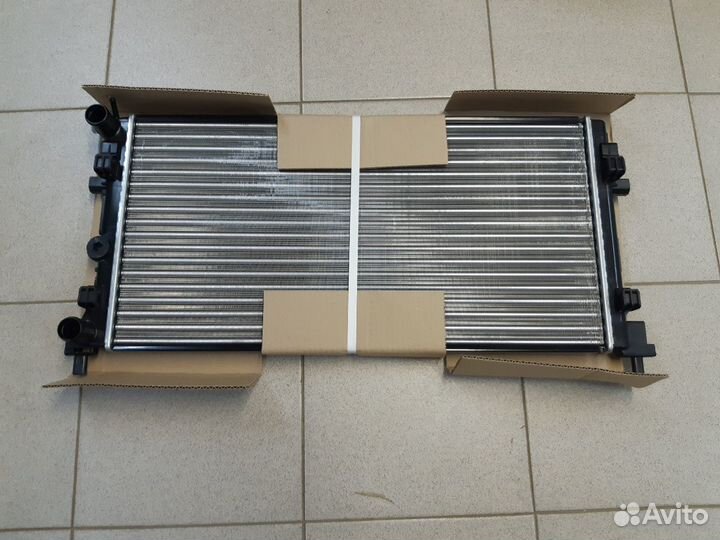 Радиатор охлаждения VW Polo Sedan Skoda Rapid