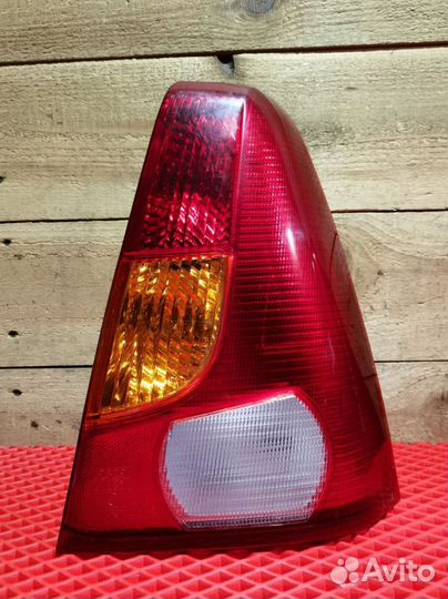 Фонарь задний правый Renault Logan
