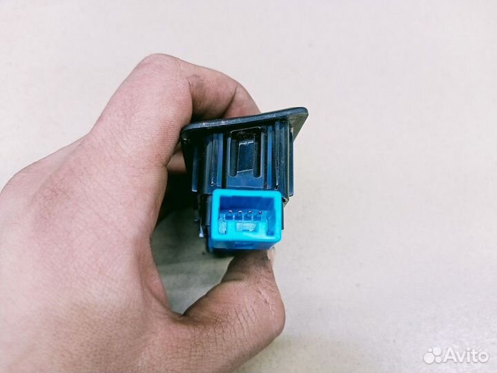 Кнопка многофункциональная RAV 4 2013