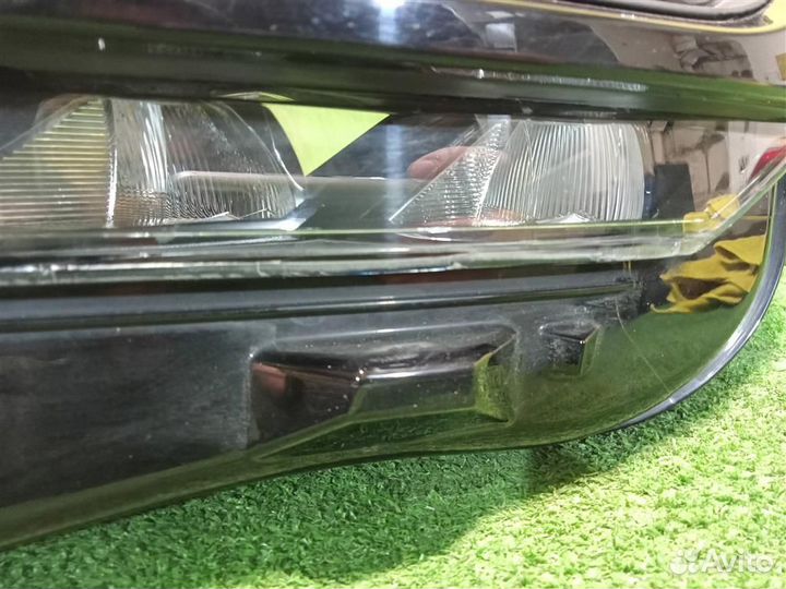 Фара левая LED Volkswagen Touareg CR 2018