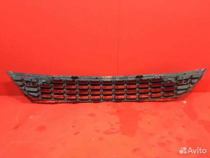 Решетка в бампер передняя Opel Astra J хетчбэк