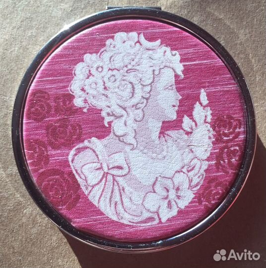 Карманное зеркальце