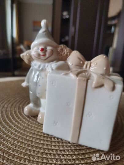 Статуэтка фарфор