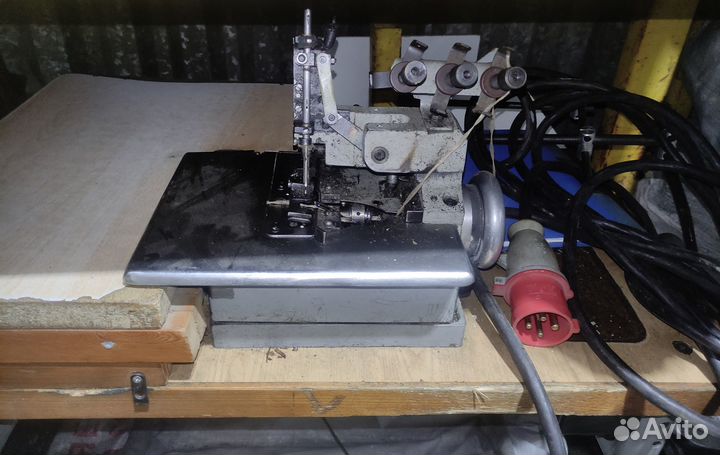 Оверлок ковровый, нитки для оверлока