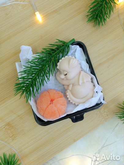 Дракон из мыла с мандаринкой