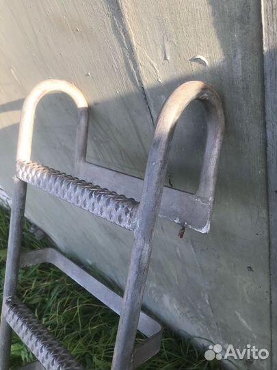 Лестница на крышу автомобиля