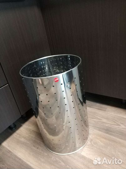 Козина для белья или мусора в ванну