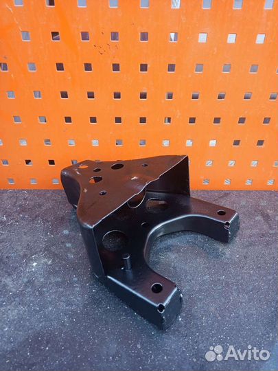 Крепление запасного колеса Toyota land cruiser pra