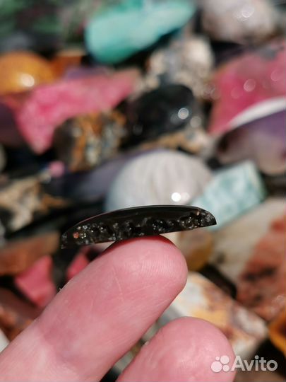 Чёрный Агат, кабошон с диким краем