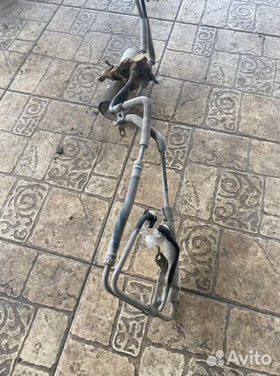 Цилиндр гидроподвески Toyota Land Cruiser 200