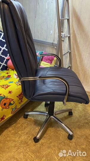 Директорское кресло