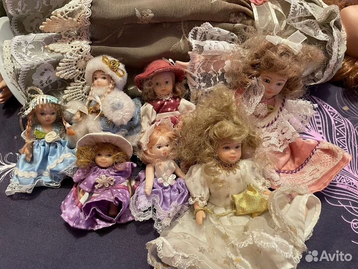 Кукла фарфоровая