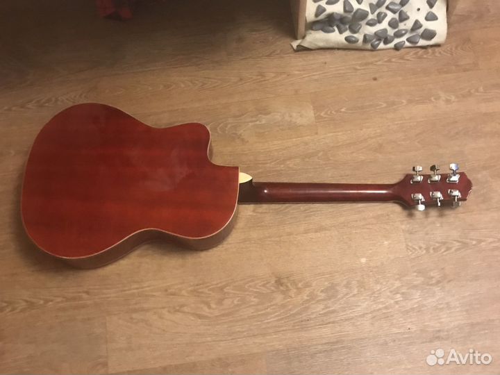 Акустическая гитара
