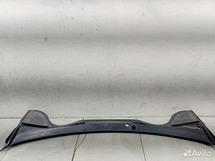 Водосток лобового стекла (жабо)