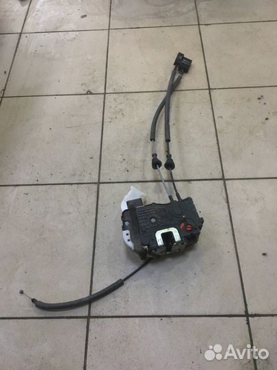 Замок дверной задний левый Hyundai Sonata 6 G4KD