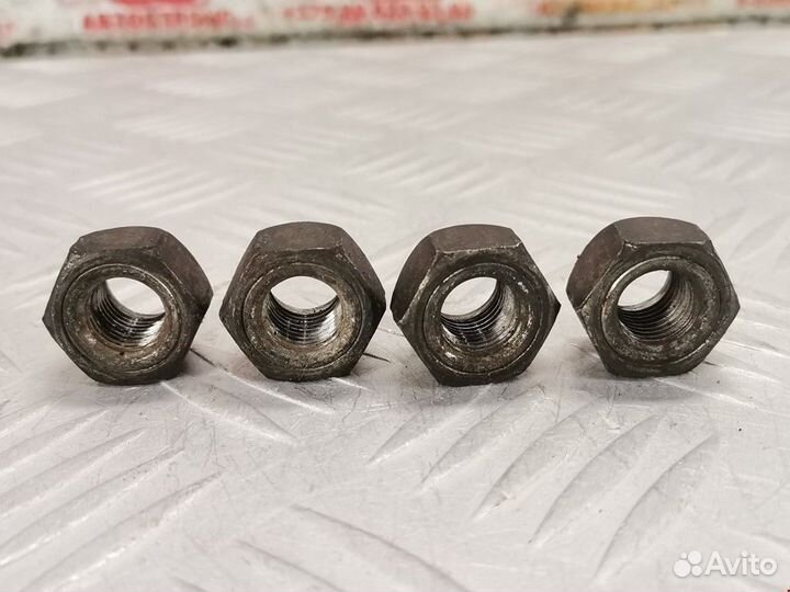 Болт Nissan Primera P10 1996 40224EJ20A