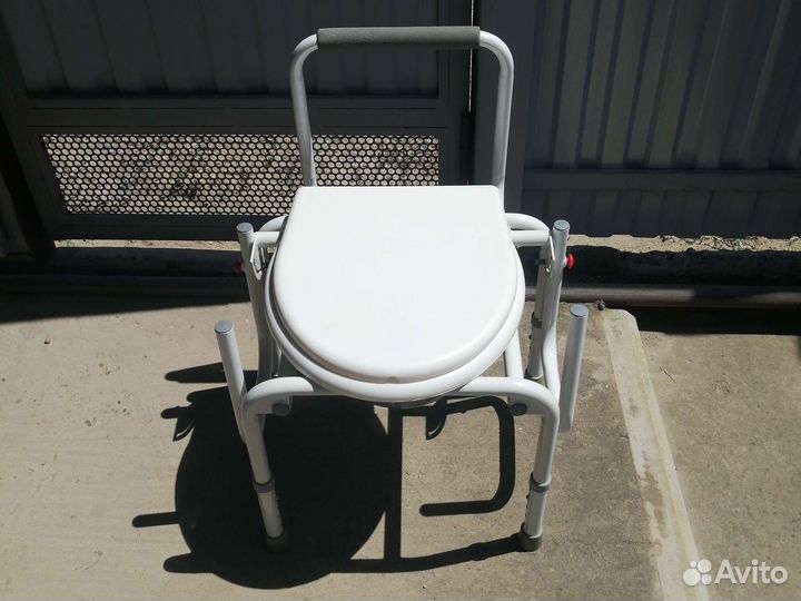 Кресло- стул с санитарным оснащением