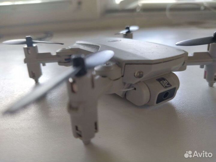 Мини квадрокоптер