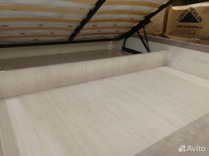 Кровать интерьерная 