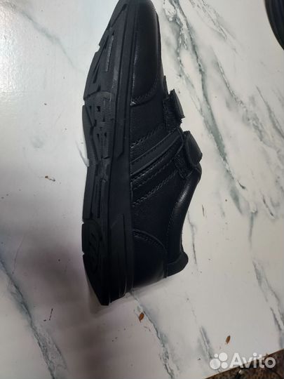 Продам кроссовки Новые