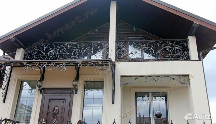Кованый балкон для квартиры