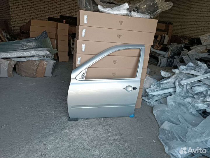 Дверь Лада гранта левая серебристый (рислинг)