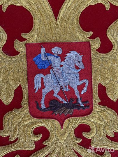 Герб на бархате, вышивка торжокских золотошвей