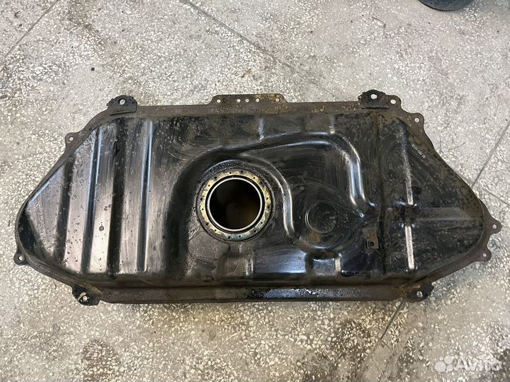 Бензобак Toyota Funcargo