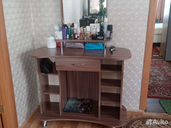 Трюмо с зеркалом