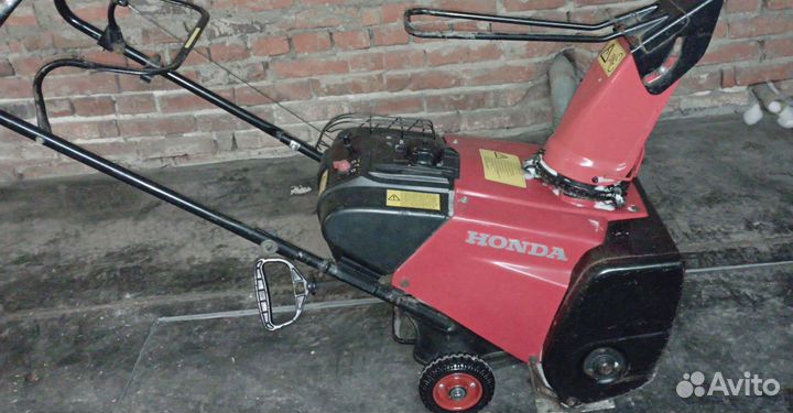 Снегоуборщик honda HS 621