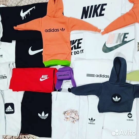 Белые футболки