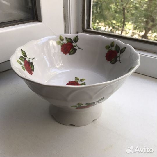 Ваза для фруктов на ножке