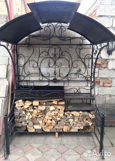Мангал с крышей