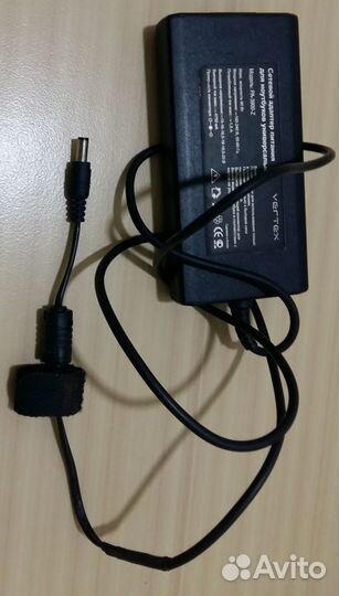 Сетевой адаптер питания для ноутбуков универсальны