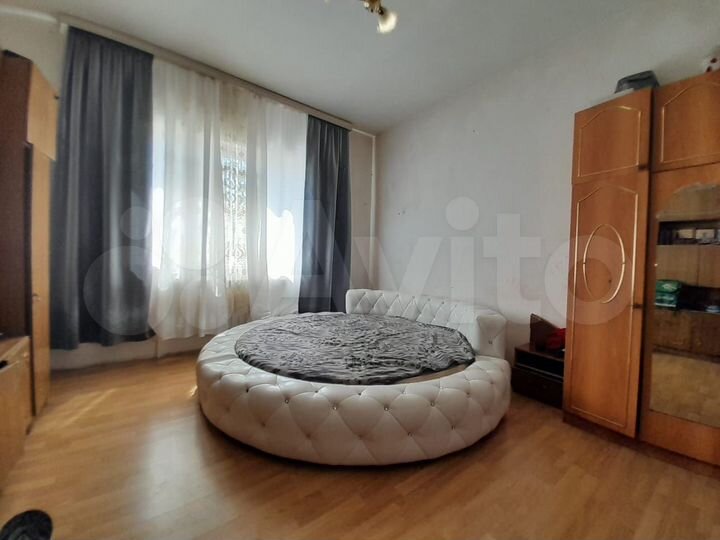 Дом 313,2 м² на участке 12,6 сот.