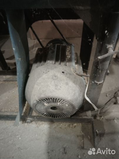 Деревообрабатывающий станок по дереву