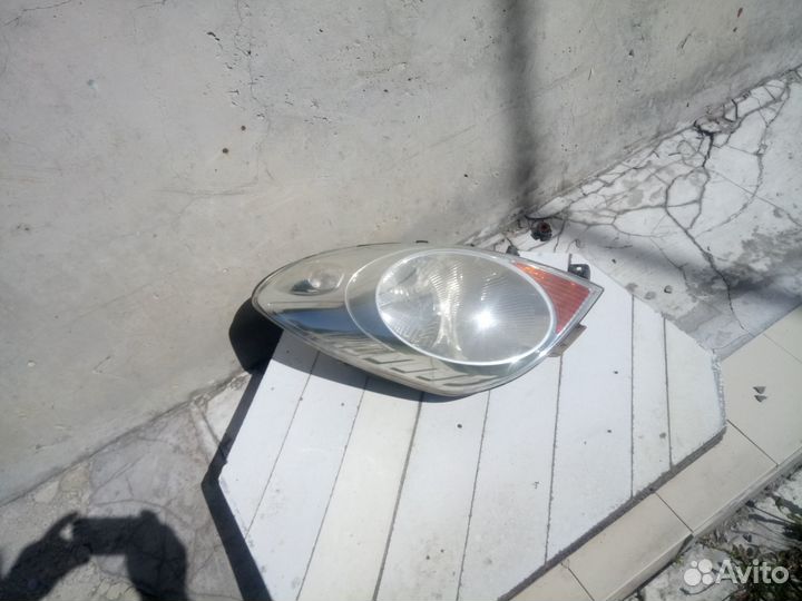 Фара передняя правая Nissan Note (E11, 2006-2013)